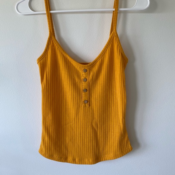 Rue21 Tops - 🌿🌸RUE 21 Yellow Knit Tank Top, Wood Buttons🌸🌿
